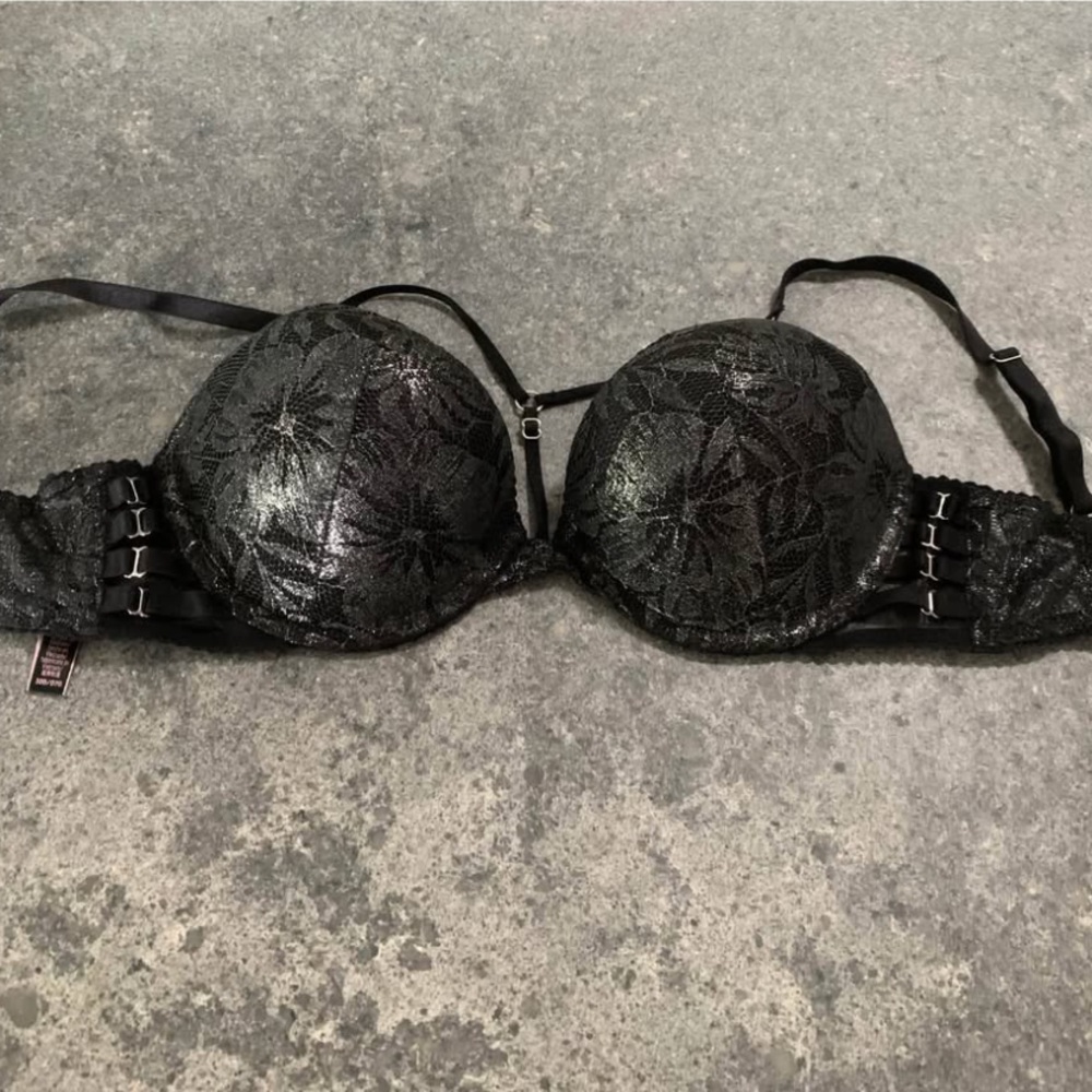 Victoria's Secret Beautiful Black Bra Size 32D